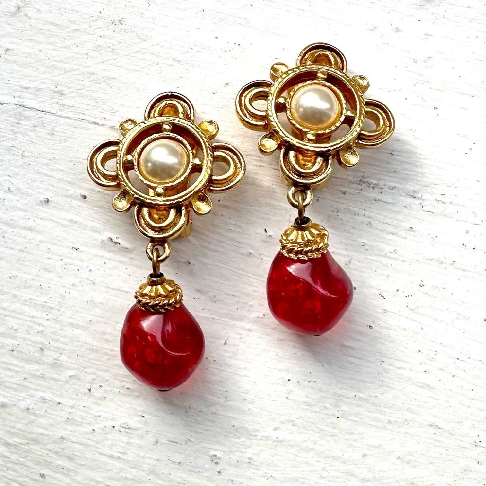 BEN-AMUN Vintage 1980s Brushed Gold Tone Faux Pearl Red Drop Clip On Earrings